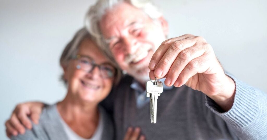 Un'immagine che ritrae felicità, espressione facciale, dito, dente e sorriso.