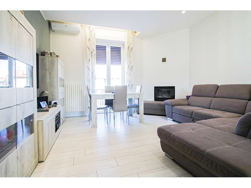 Un'immagine che ritrae mobilia, pavimentazione, pavimento, design d'interni e legna.