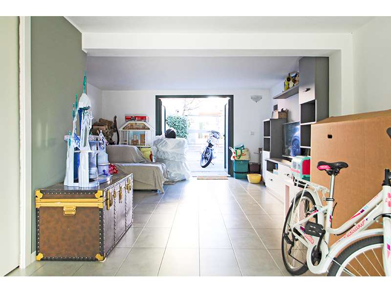 Un'immagine che ritrae design d'interni, pavimentazione, pavimento, illuminazione e soffitto.