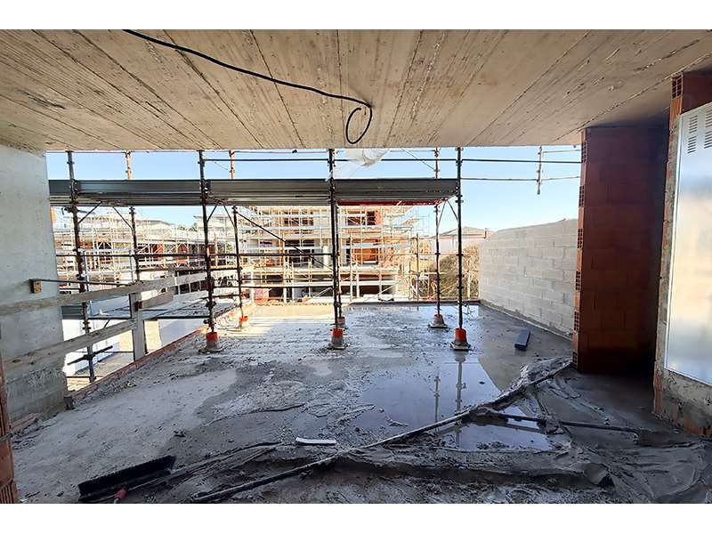 Un'immagine che ritrae legna, pavimento, materiale composito, materiale da costruzione e calcestruzzo.