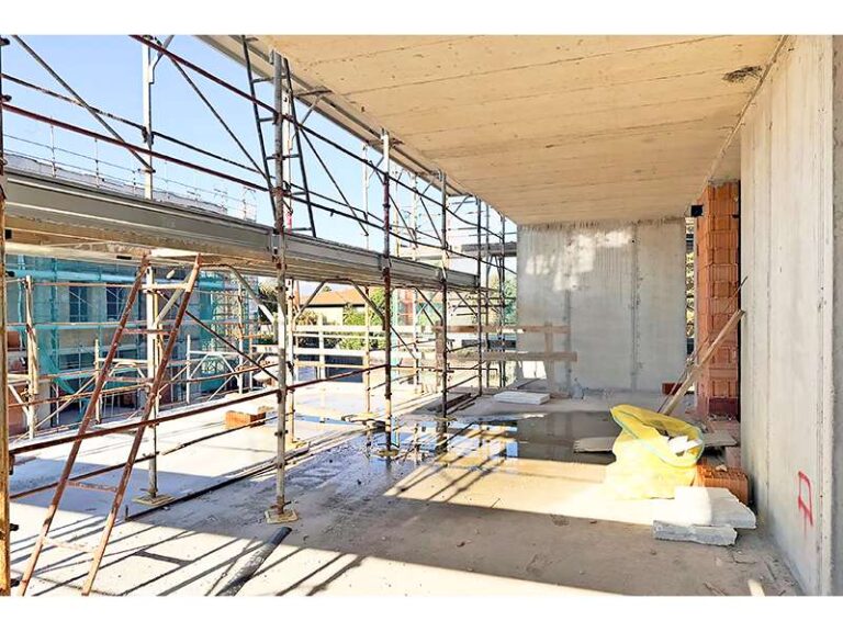 Un'immagine che ritrae impalcature, materiale composito, metallo, ferro e materiale da costruzione.